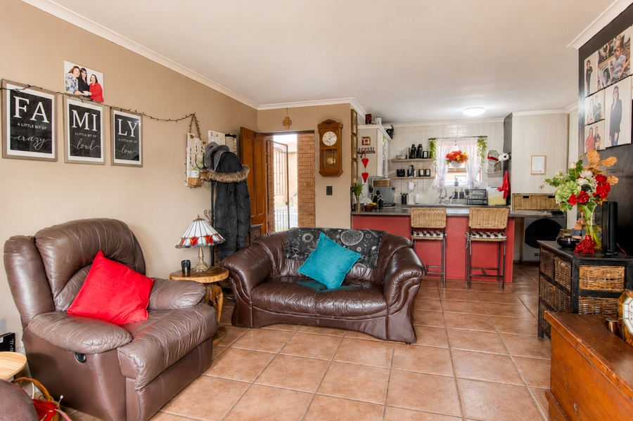 2 Bedroom Property for Sale in Sea Breeze Western Cape